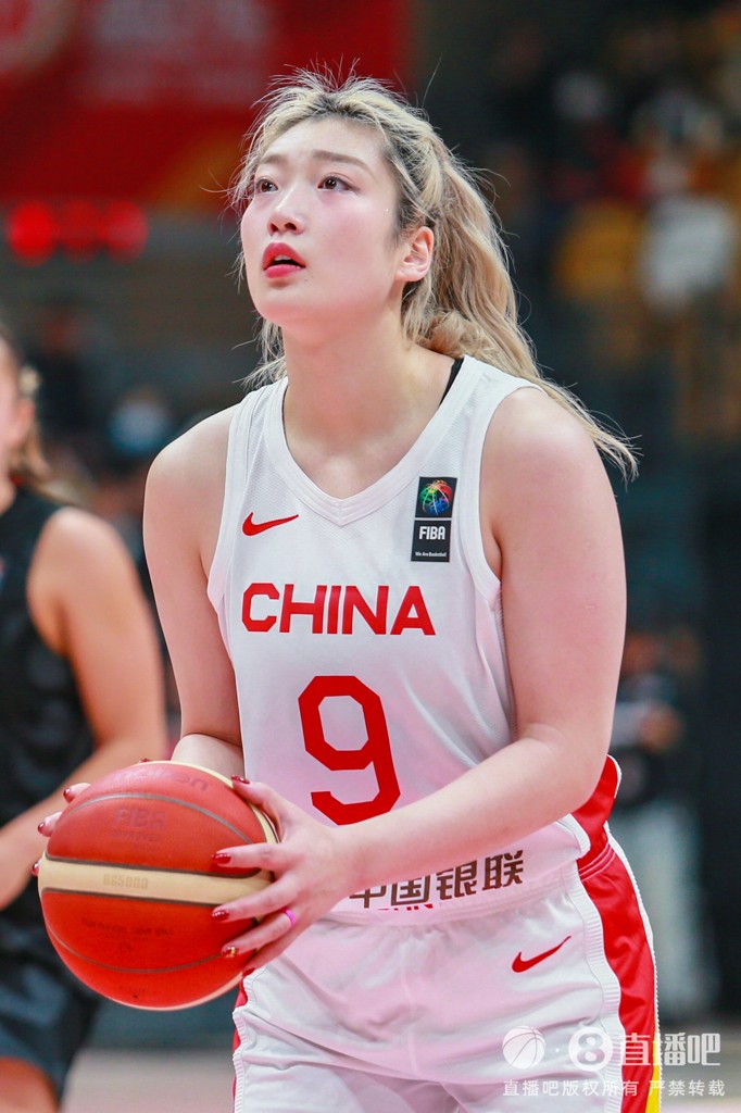 媒体人:李梦缺席亚洲杯 对中国女篮是不小的损失 希望她早日康复